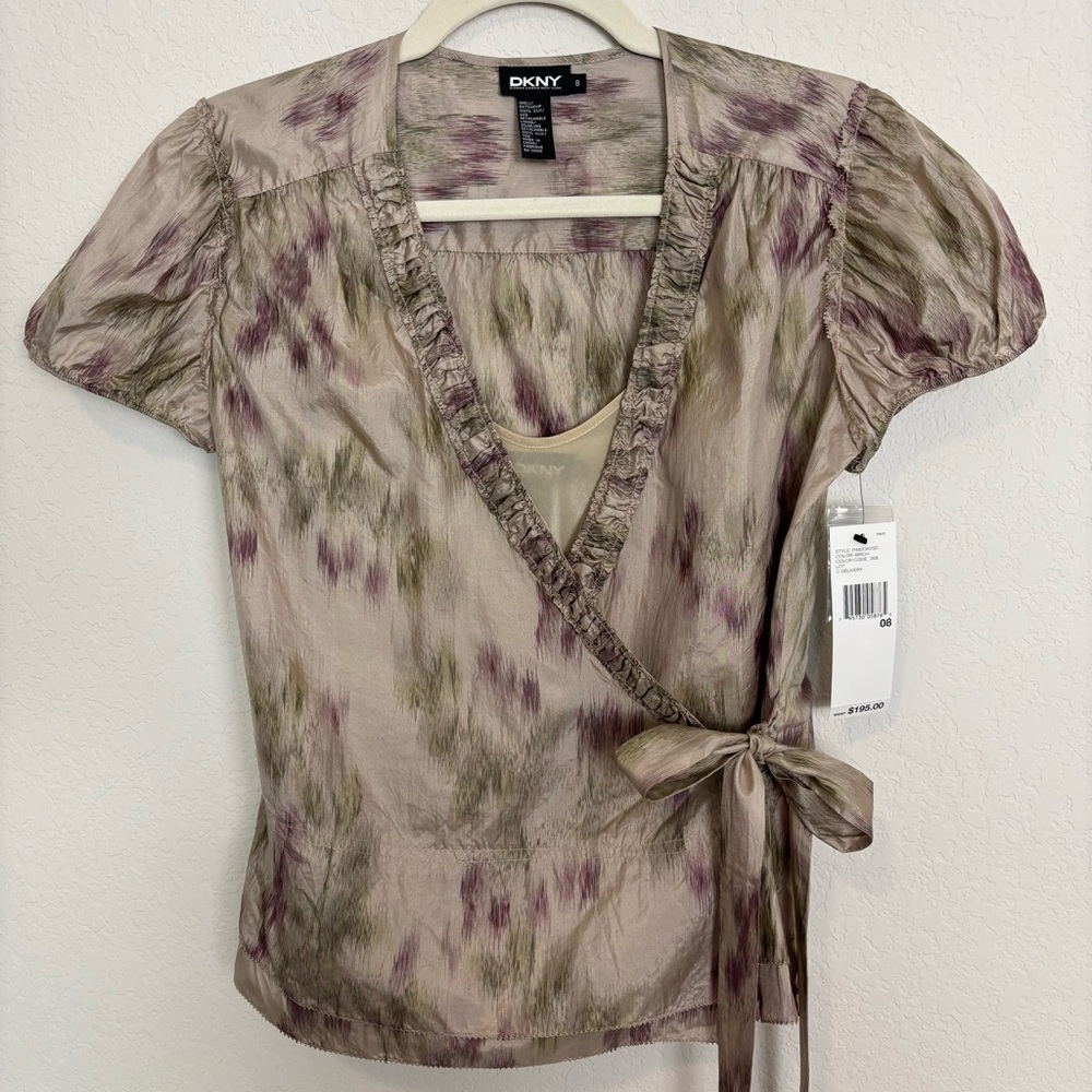 NWT DKNY Crinkle Silk Puff Short Sleeve Wrap Blouse Women’s 8 Neutral Quiet Lux